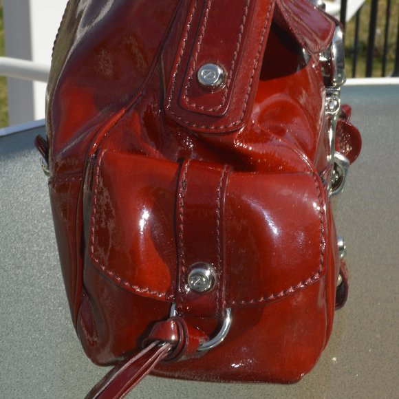 Francesco Biasia ruby red patent leather purse with suede interior front flap - Picture 5 of 11